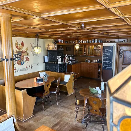 Zum Ritter - A Cozy Historical Landmark Guest house 3*