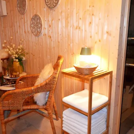 Zum Ritter - A Cozy Historical Landmark Guest house