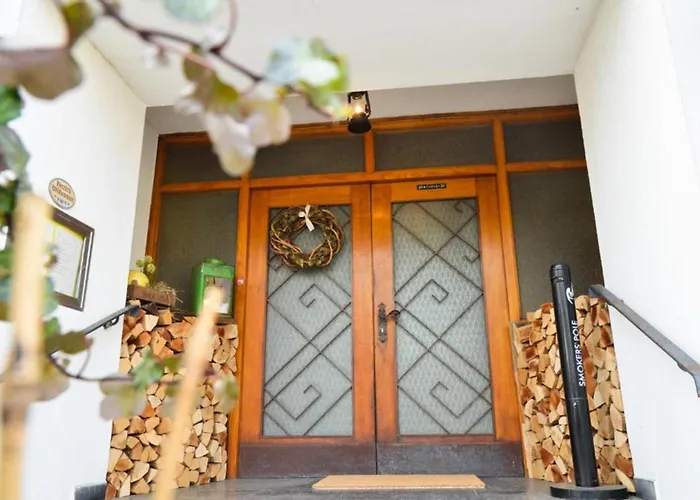 Гостьовий будинок Zum Ritter - A Cozy Historical Landmark